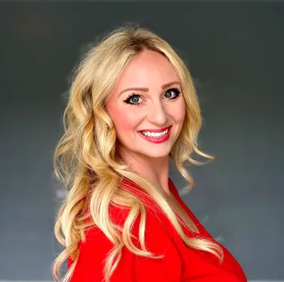 Rachel Murphy headshot in red top